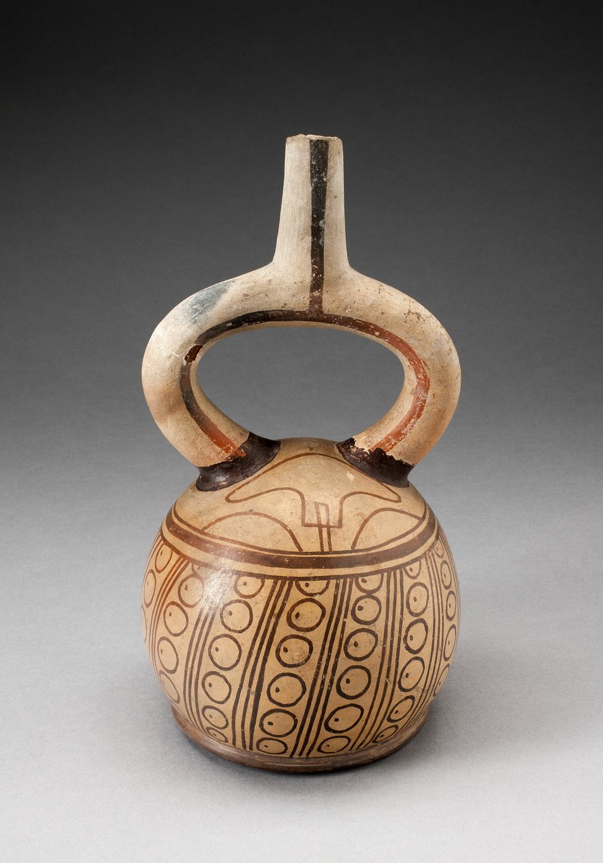 Stigbygelpipskärl med cirkulära motiv av Moche