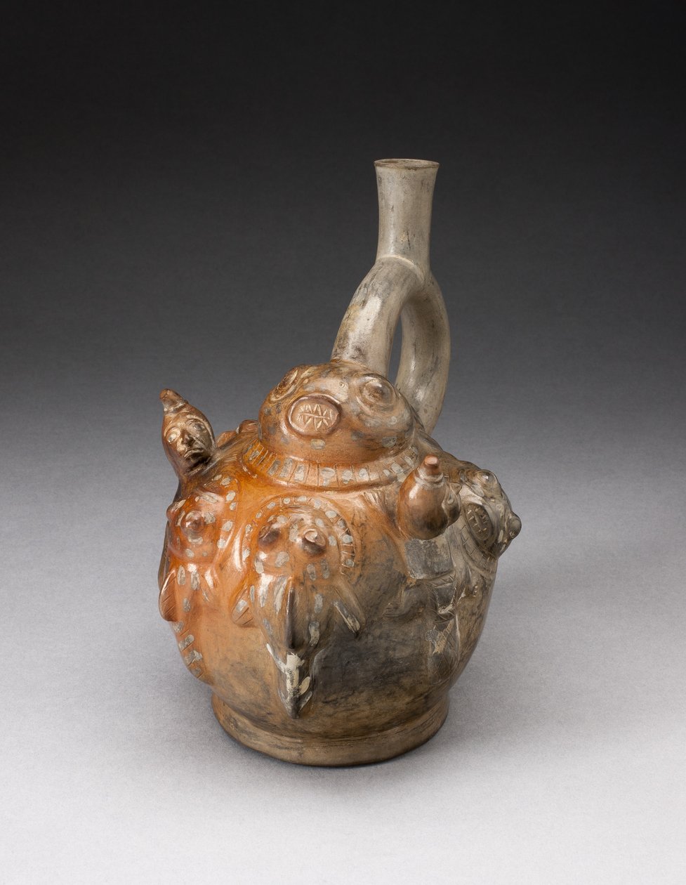 Fartyg med stigbygelpip med relief som visar en fiskescen, 100 f.Kr.-A.D. 500 av Moche