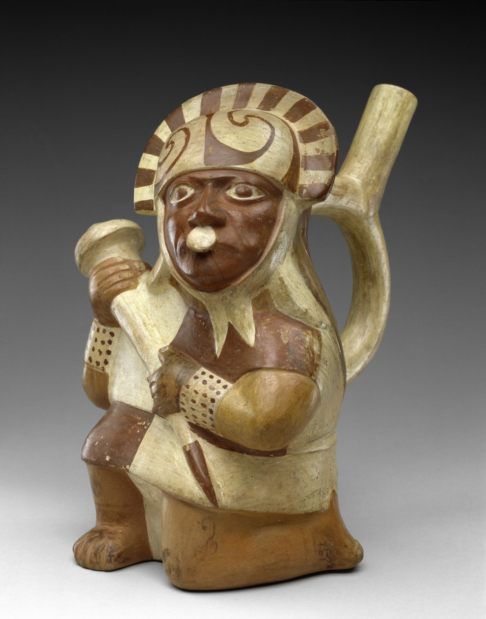 Kneeling Warrior Effigy Vessel av Moche Moche