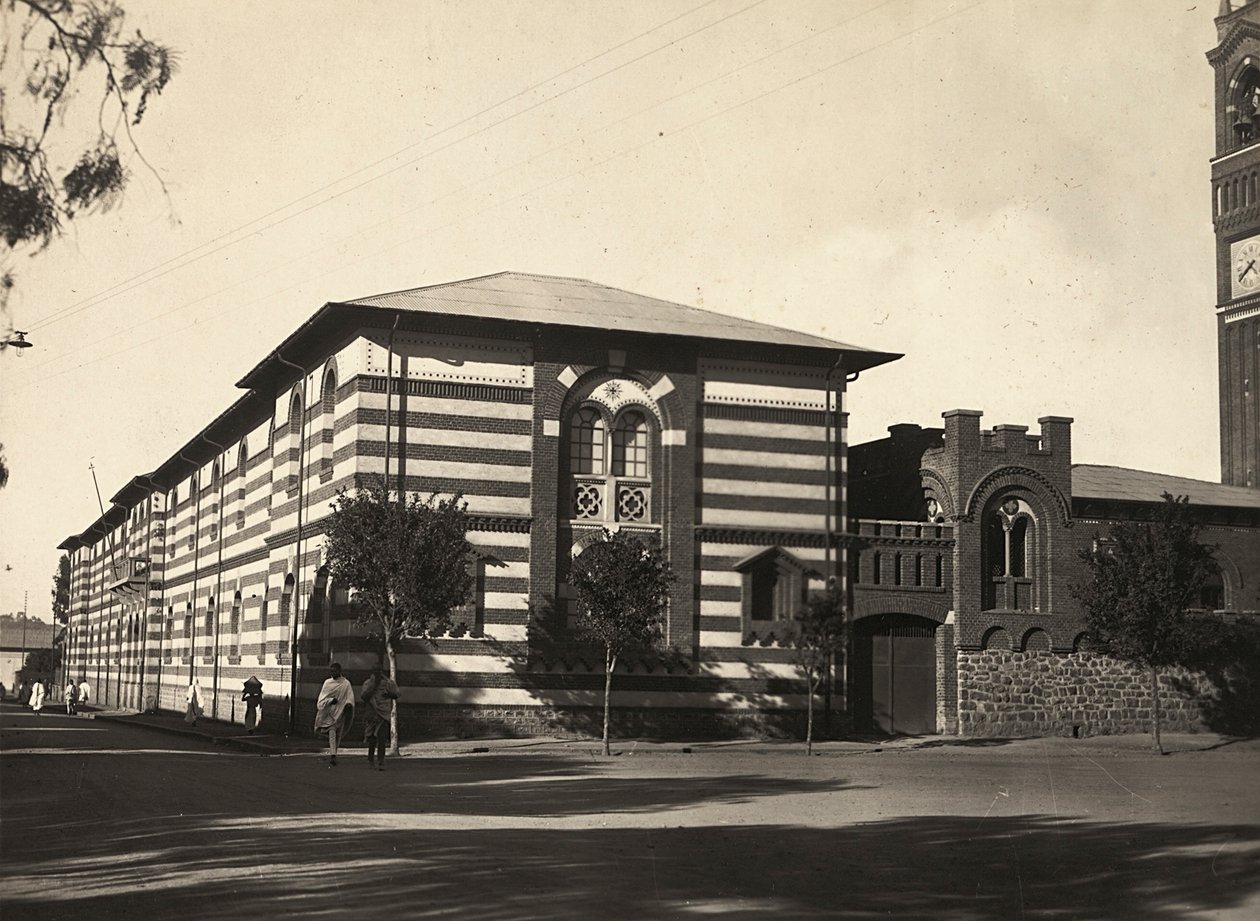 "Building an Empire" i den fascistiska tidsåldern: Istituto S. Giuseppe i Asmara, 1936-05-09 (s/v foto) av Modestino Baldinetti