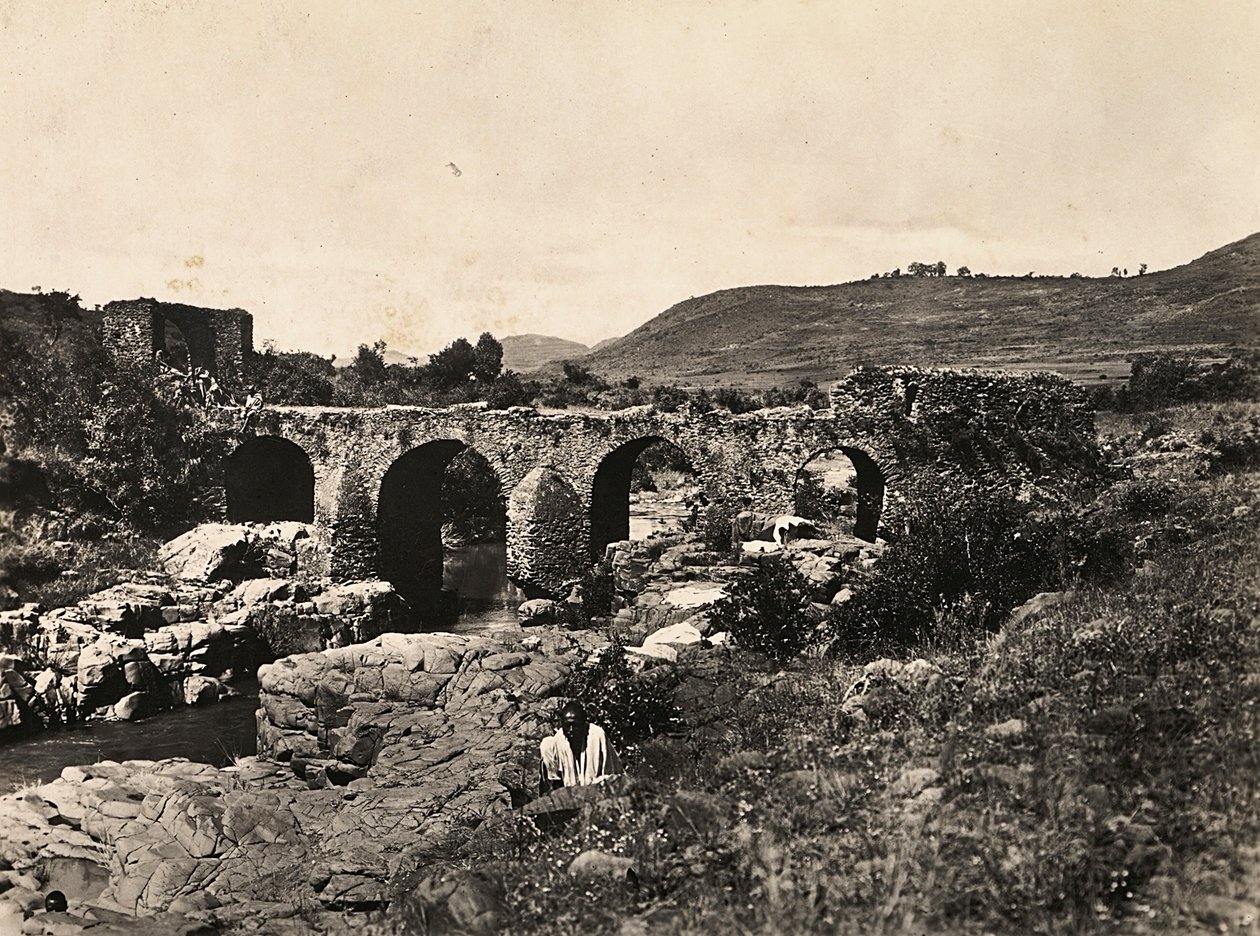 "Building an Empire" i den fascistiska tidsåldern: Portugisiska bron vid Gondar, Etiopien, 1936-05-09 (s/v foto) av Modestino Baldinetti