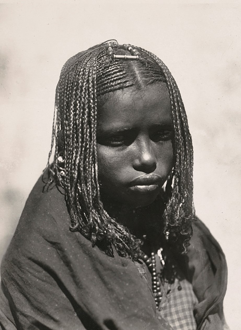 "Building an Empire" i den fascistiska tidsåldern: a Cunama girl, 09/05/1936 (s/v foto) av Modestino Baldinetti