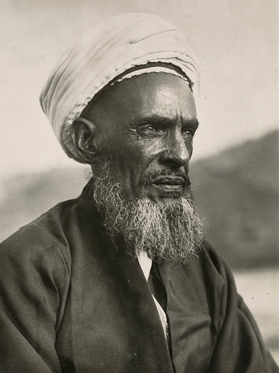 Att bygga ett imperium i den fascistiska tidsåldern: en muslimsk hövding, 1936-05-09 (s/v foto) av Modestino Baldinetti