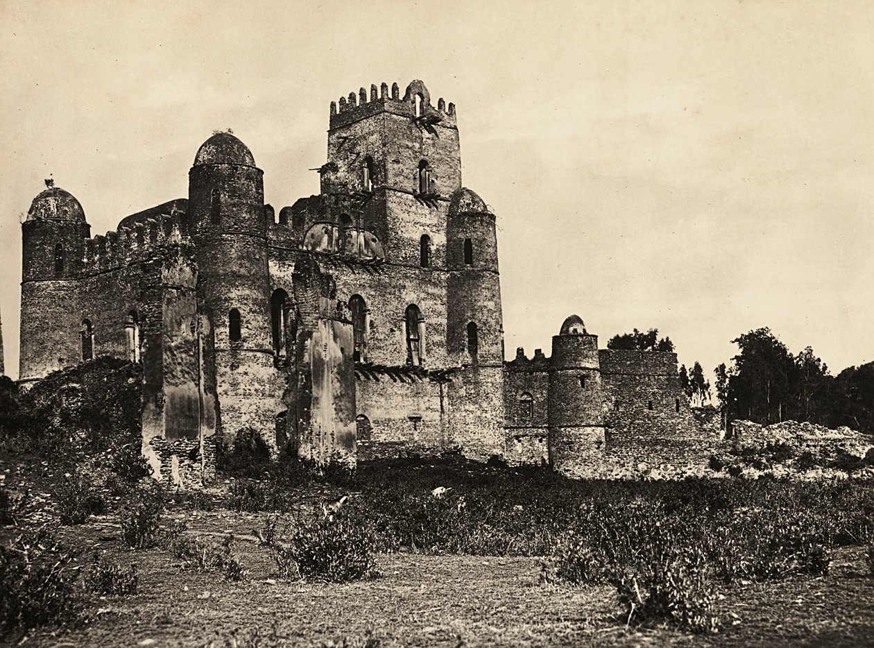 "Bygga ett imperium" i den fascistiska tidsåldern: kung Fasiladas slott i Gondar, Etiopien, 1936-05-09 (s/v foto) av Modestino Baldinetti