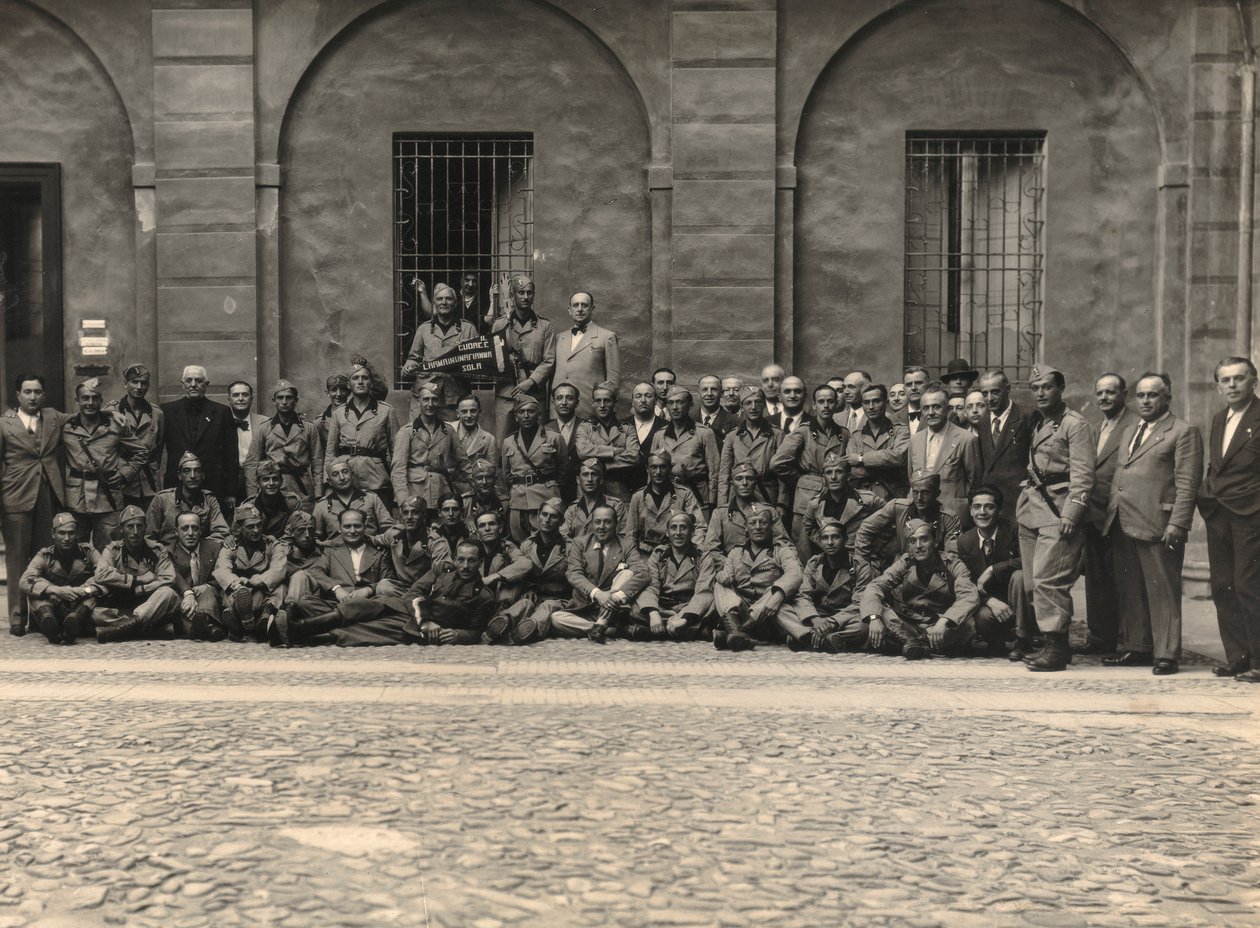 Album "MVSN- Blackshirts": Volunteer Militia in the War of Departure for Africa (s/v foto) av Mortacchini Mortacchini