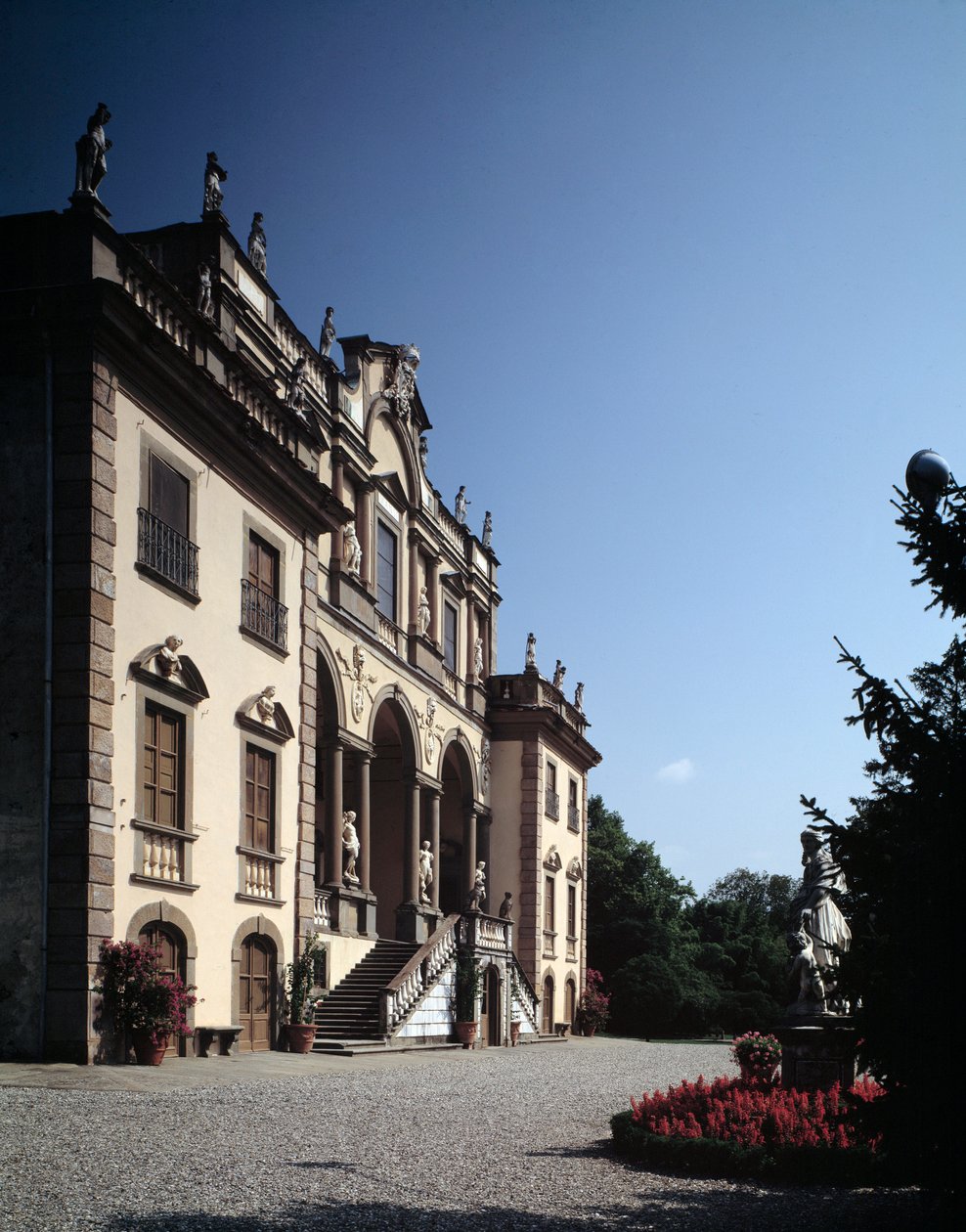 Fasad av Villa Mansi av Muzio (circle of) Oddi