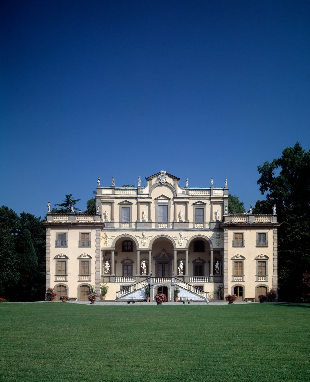 Fasad av Villa Mansi av Muzio (circle of) Oddi