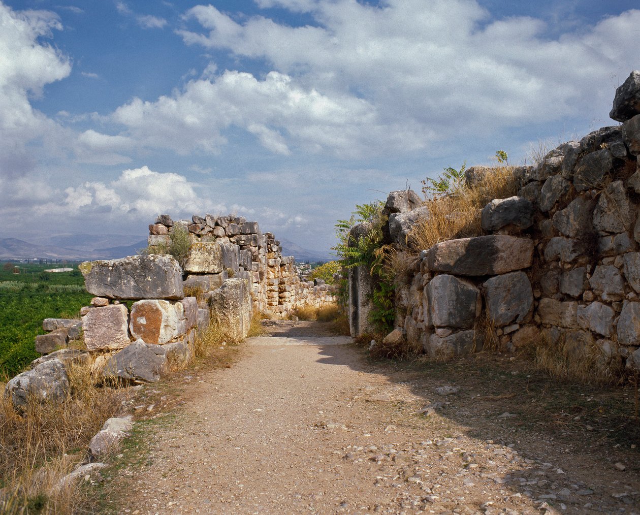 Mykensk konst: tillgång till det mykenska citadellets övre fästning, staden Tiryns, omkring 1200 f.Kr. Grekland av Mycenaean