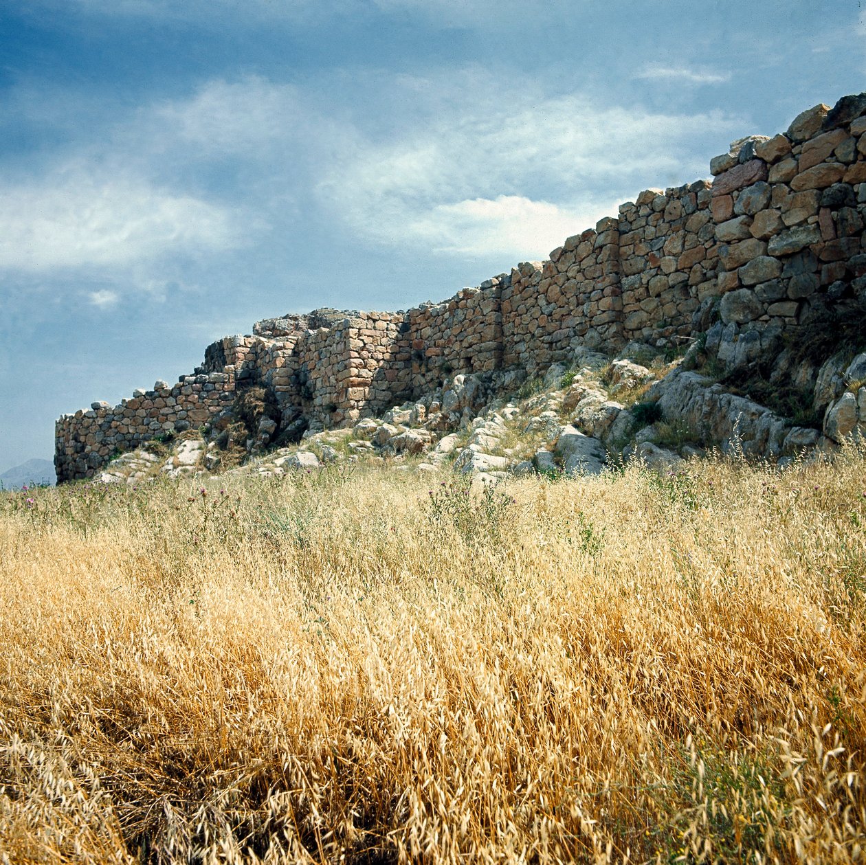 Mykensk konst: utsikt över ruinerna av muren i Tiryns Staden byggdes omkring 1200 f.Kr. Grekland av Mycenaean