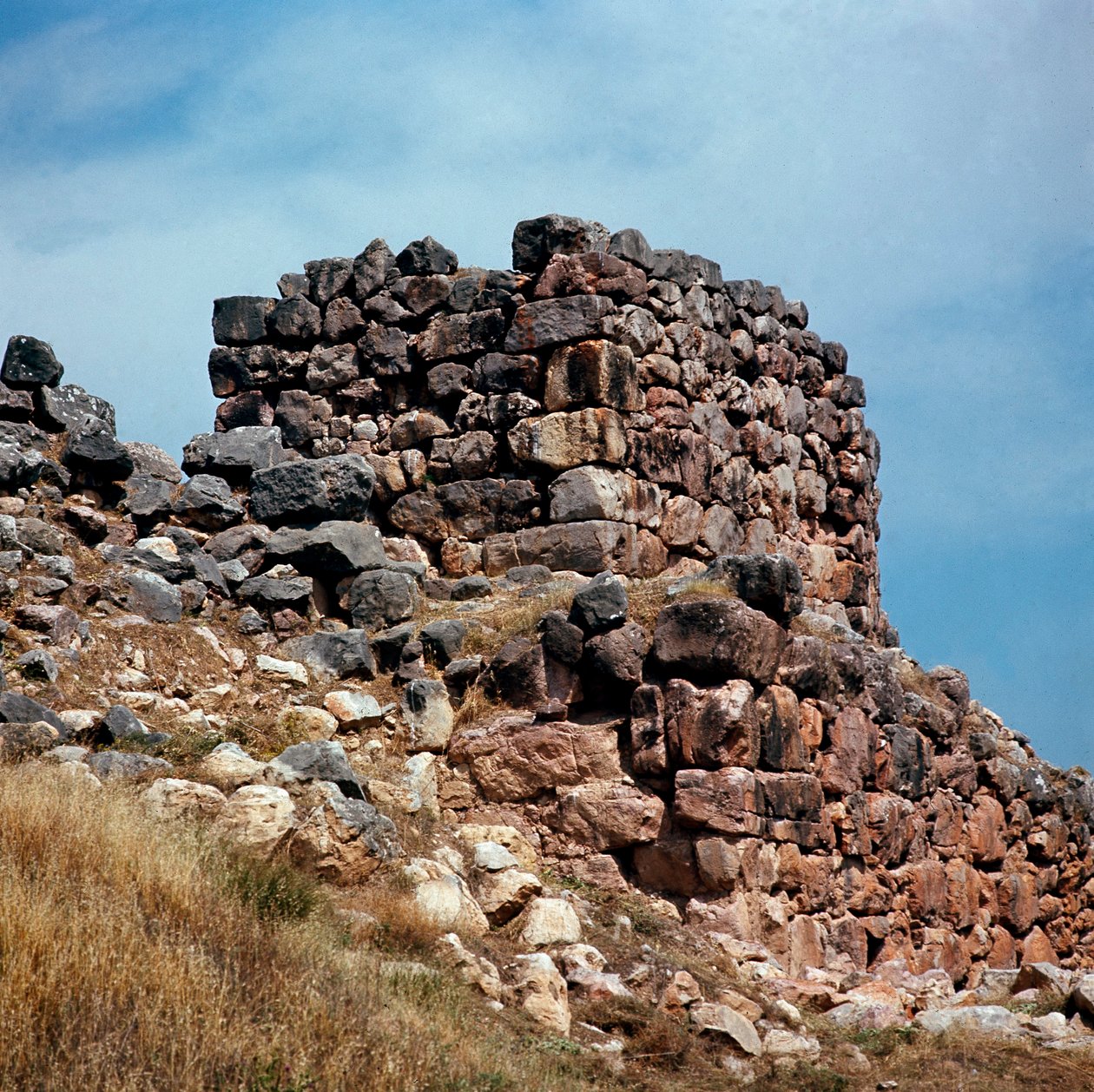 Mykensk konst: utsikt över ett av tornen på platsen för staden Tiryns Den byggdes runt 1200 f.Kr. Grekland av Mycenaean