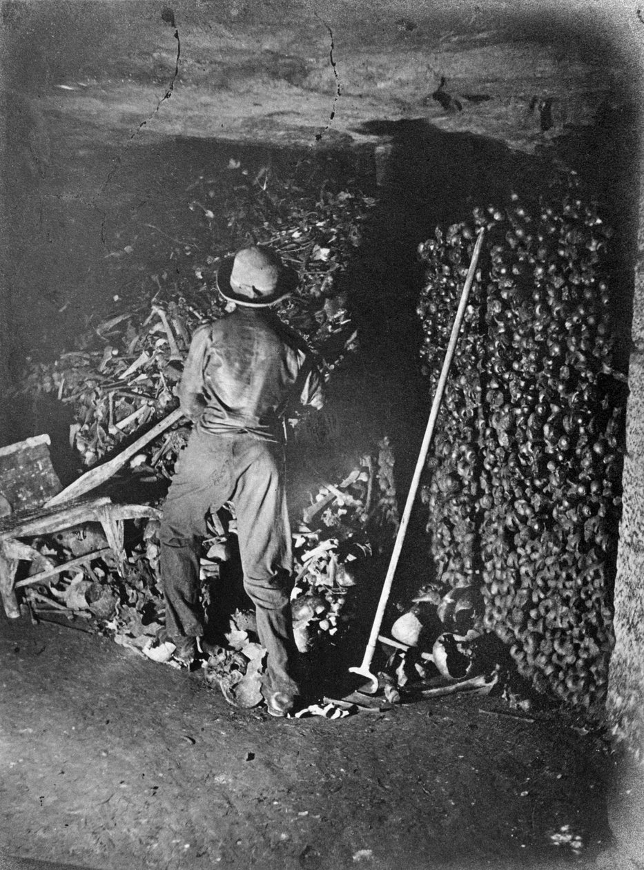 Katakombernas interiör, Paris, 1861 av Nadar