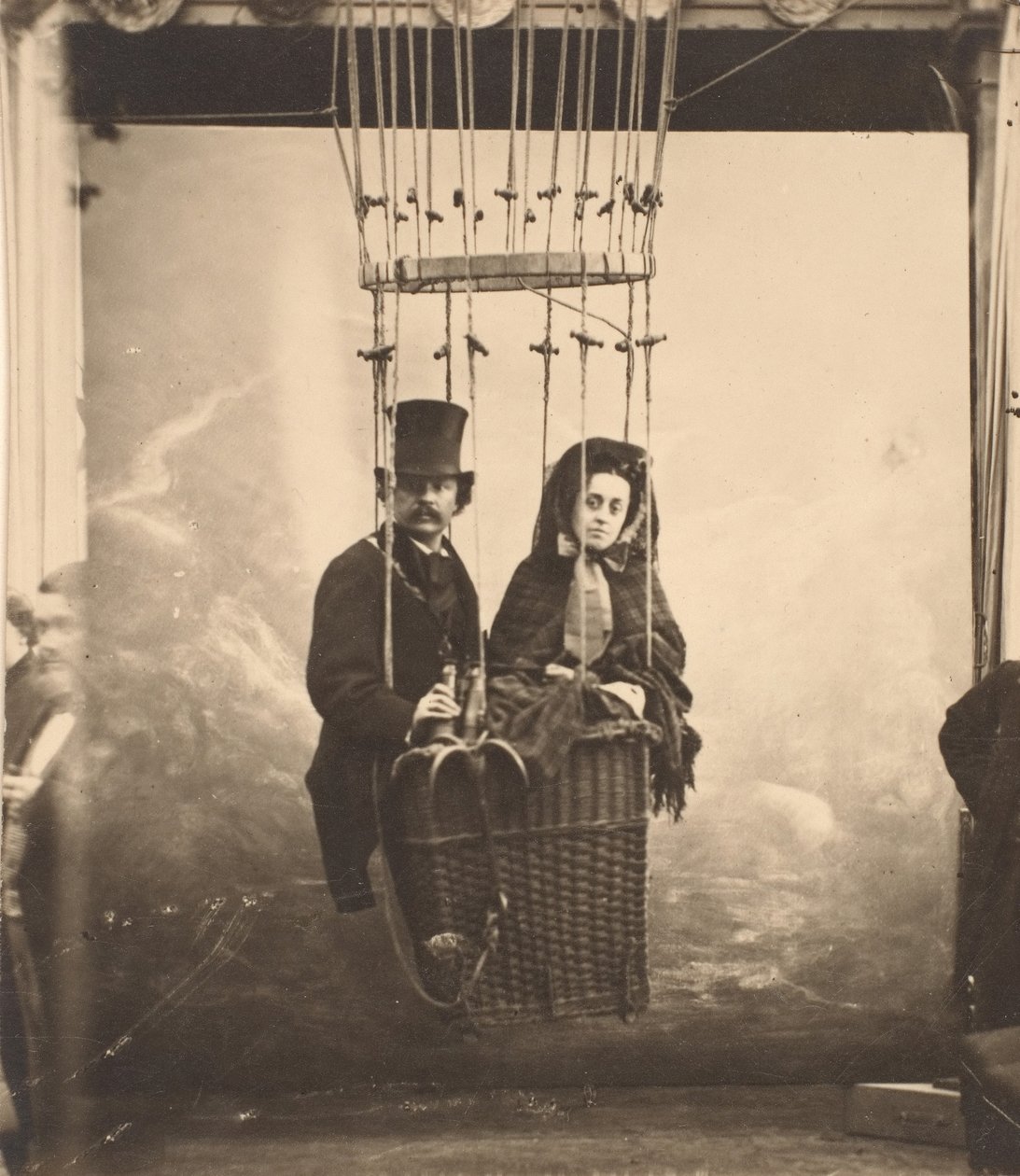 [Nadar med sin fru, Ernestine, i en ballong], ca. 1865, tryckt 1890-tal. av Nadar