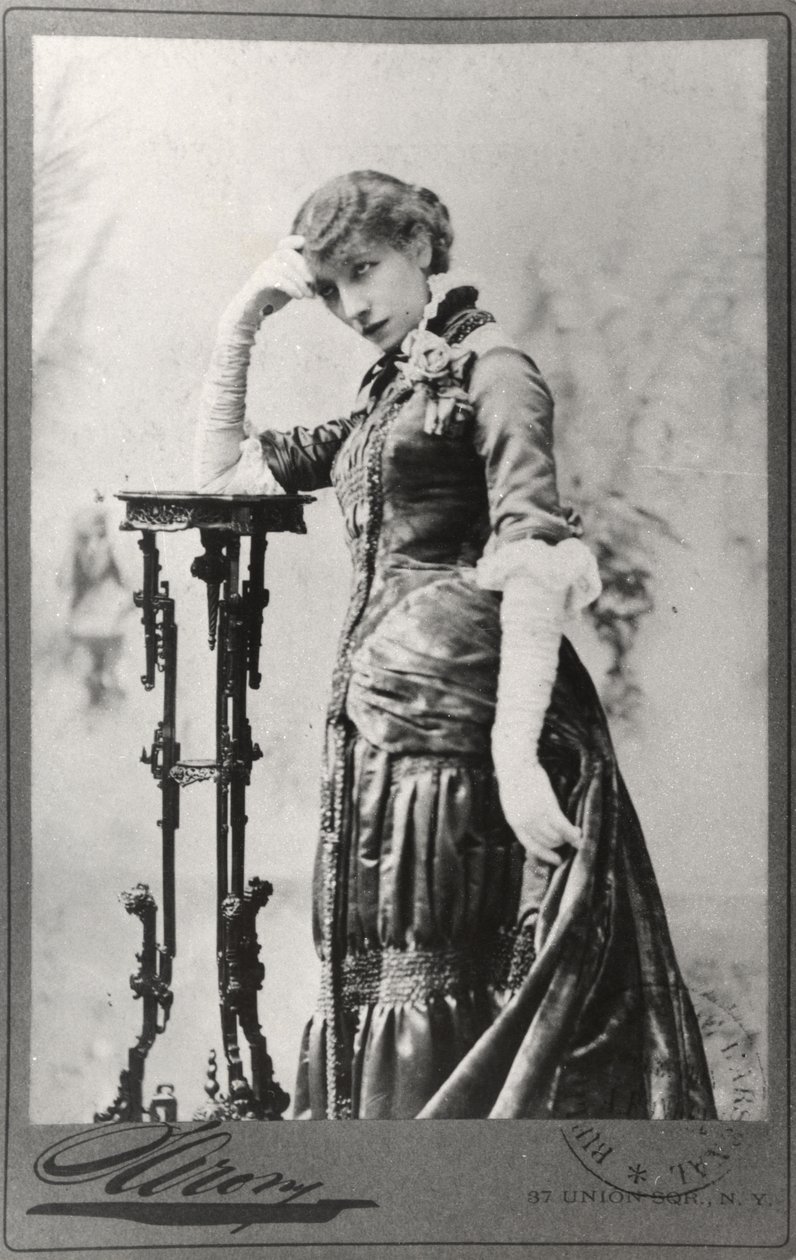 Porträtt av Sarah Bernhardt (1844-1923) taget i USA (s/v foto) av Napoleon Sarony