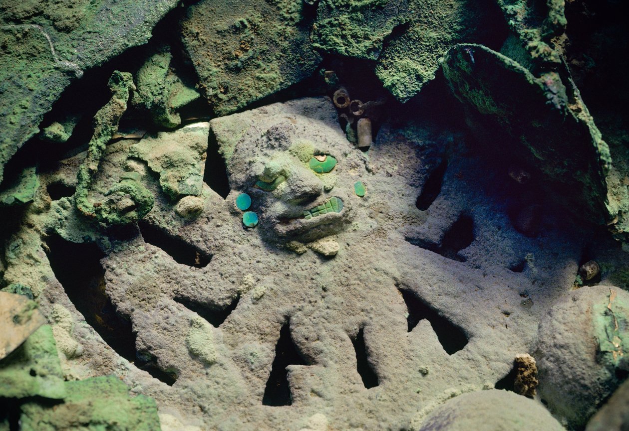 Förgylld kopparskallra från halshuggningsguden i den moche-romerska kungagraven Old Lord of Sipan av Nathan Benn