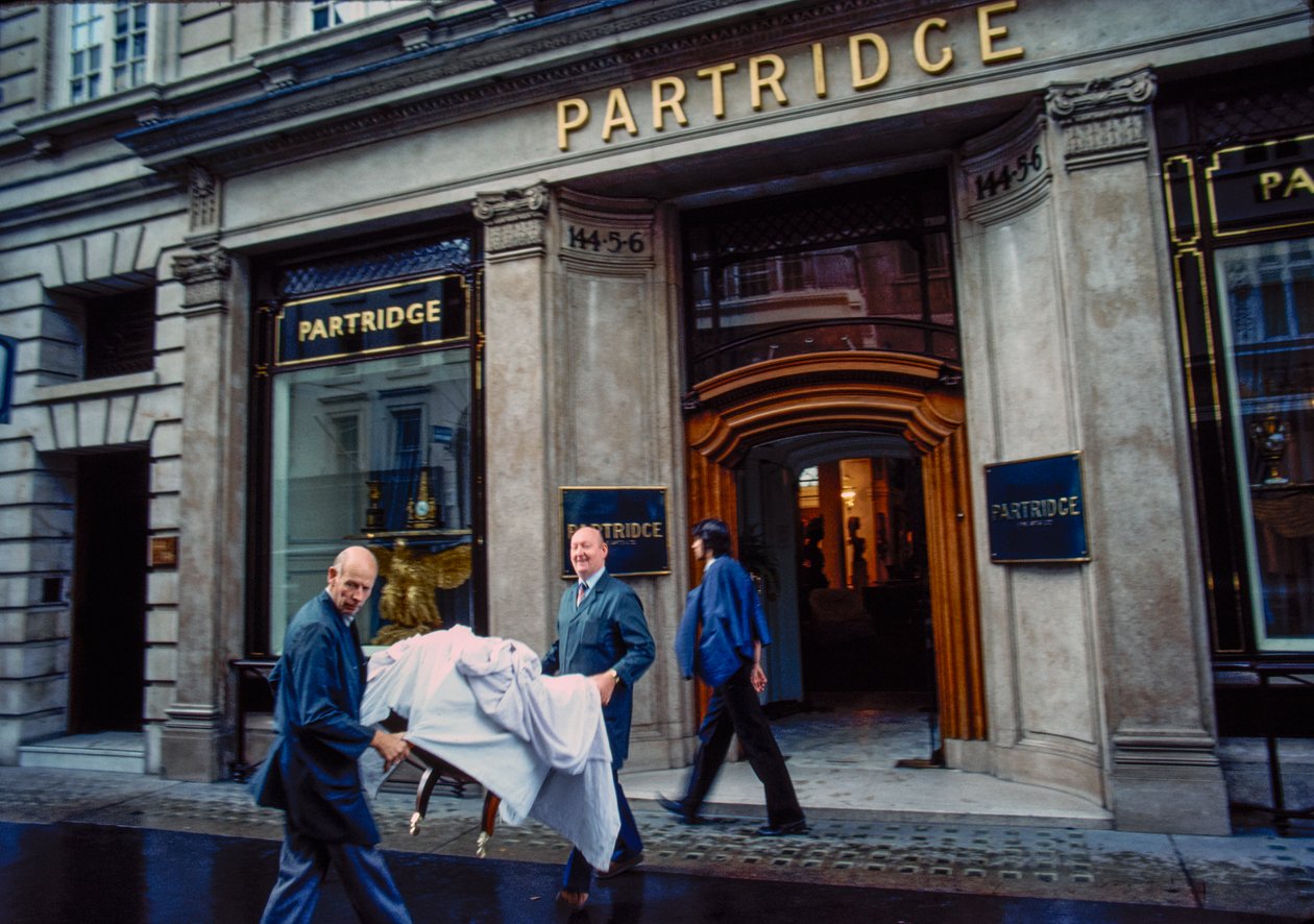 Partridge Antiques fartygsfasad och skyltfönster på Bond Street, London, Storbritannien av Nathan Benn