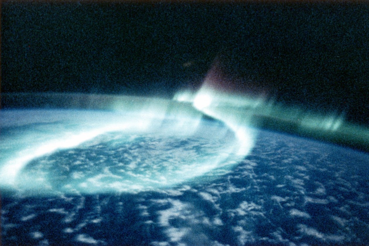 Aurora Borealis (norrsken) sett från rymden. NASA fotografi. av National Aeronautics and Space Administration National Aeronautics and Space Administration