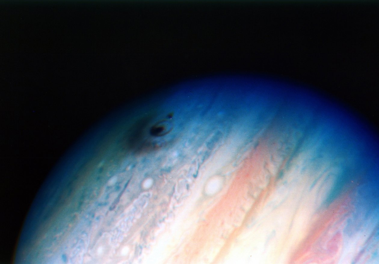 Kometen Shoemaker-Levy, 1994. Nedslag med Jupiter 20 juli 1994. NASA-fotografi. av National Aeronautics and Space Administration National Aeronautics and Space Administration