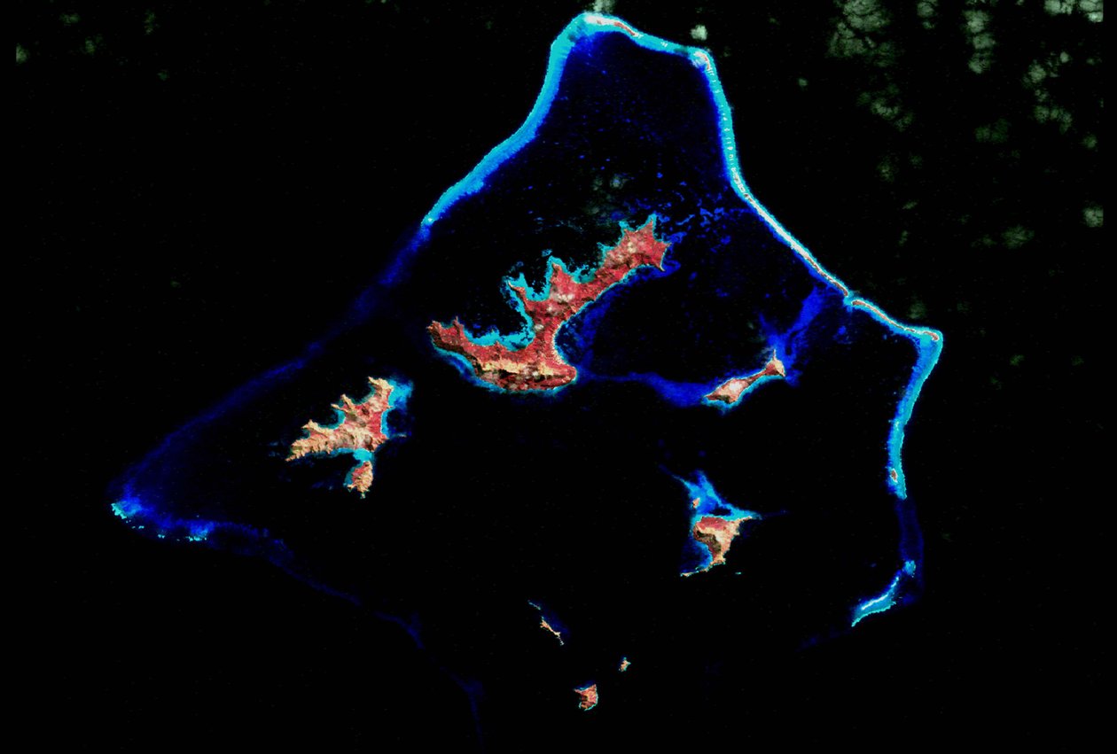 Korallrev fotograferat av NASAs Landsat 7-satellit. Kredit NASA. Vetenskap Geologi Oceanografi av National Aeronautics and Space Administration National Aeronautics and Space Administration