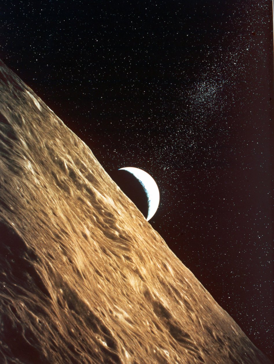 Jorduppgången sett från månens yta: Apollo Mission 1969. NASA-fotografi av National Aeronautics and Space Administration National Aeronautics and Space Administration