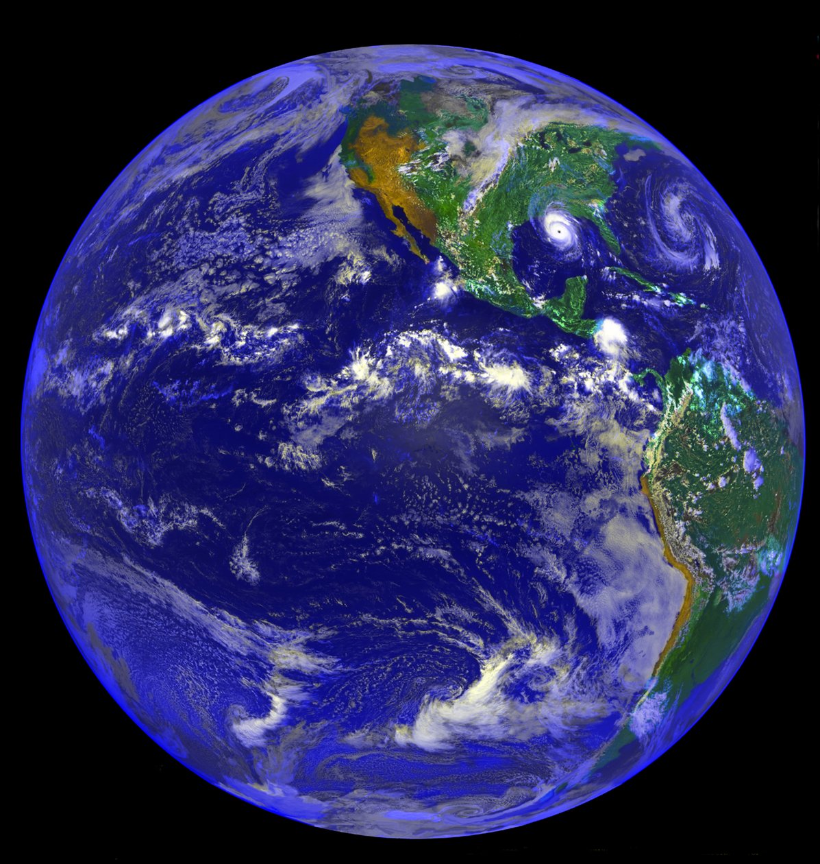 Satellitbild av Stilla havet och Nord- och Sydamerika och orkanen Andrew, 25 augusti 1992. Kredit NASA. av National Aeronautics and Space Administration National Aeronautics and Space Administration