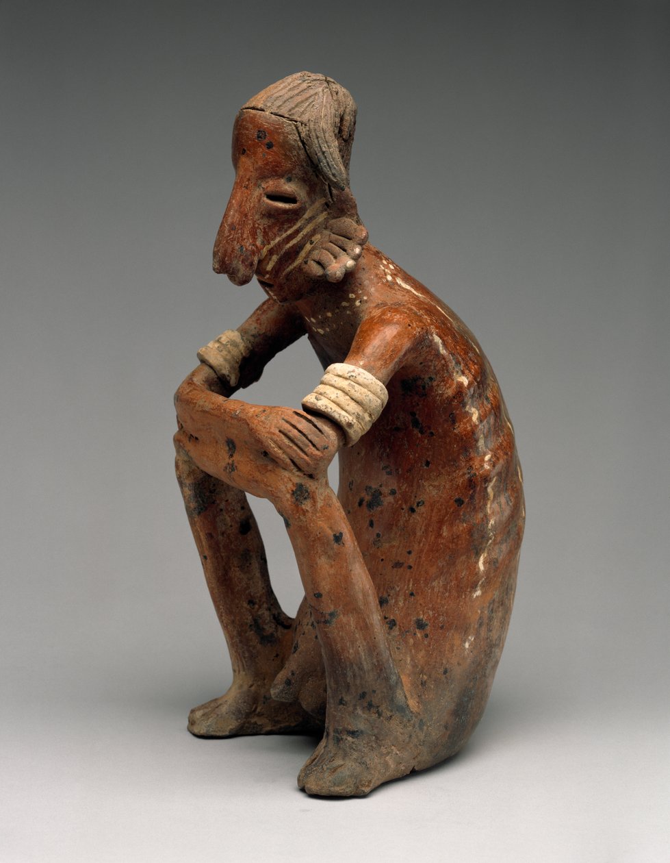 Utmärglad sittande man, Proto-Classic, 100 BC-AD 300 (lergods med polykrom slipmålning) av Nayarit