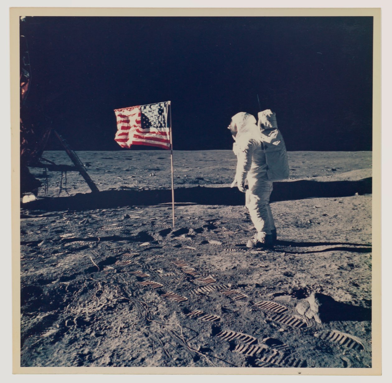 Buzz Aldrin och USA:s flagga på månen av Neil Armstrong