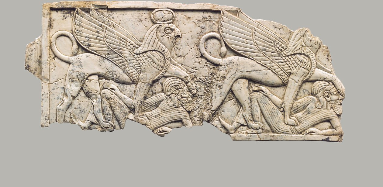 Möbelplakett snidad i relief med två falkhuvade sfinxer som trampar fångar, c.900-700-talet f.Kr. (elfenben) av Neo Assyrian Neo Assyrian