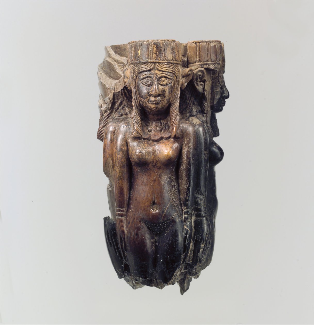 Fläkt- eller flugvisphandtag i form av fyra kvinnofigurer, c.700-700-talet f.Kr. (elfenben) av Neo Assyrian