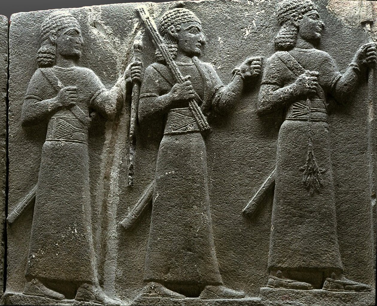 Relief föreställande hettitiska domstolstjänstemän, från Turkiet sten av Neo Hittite