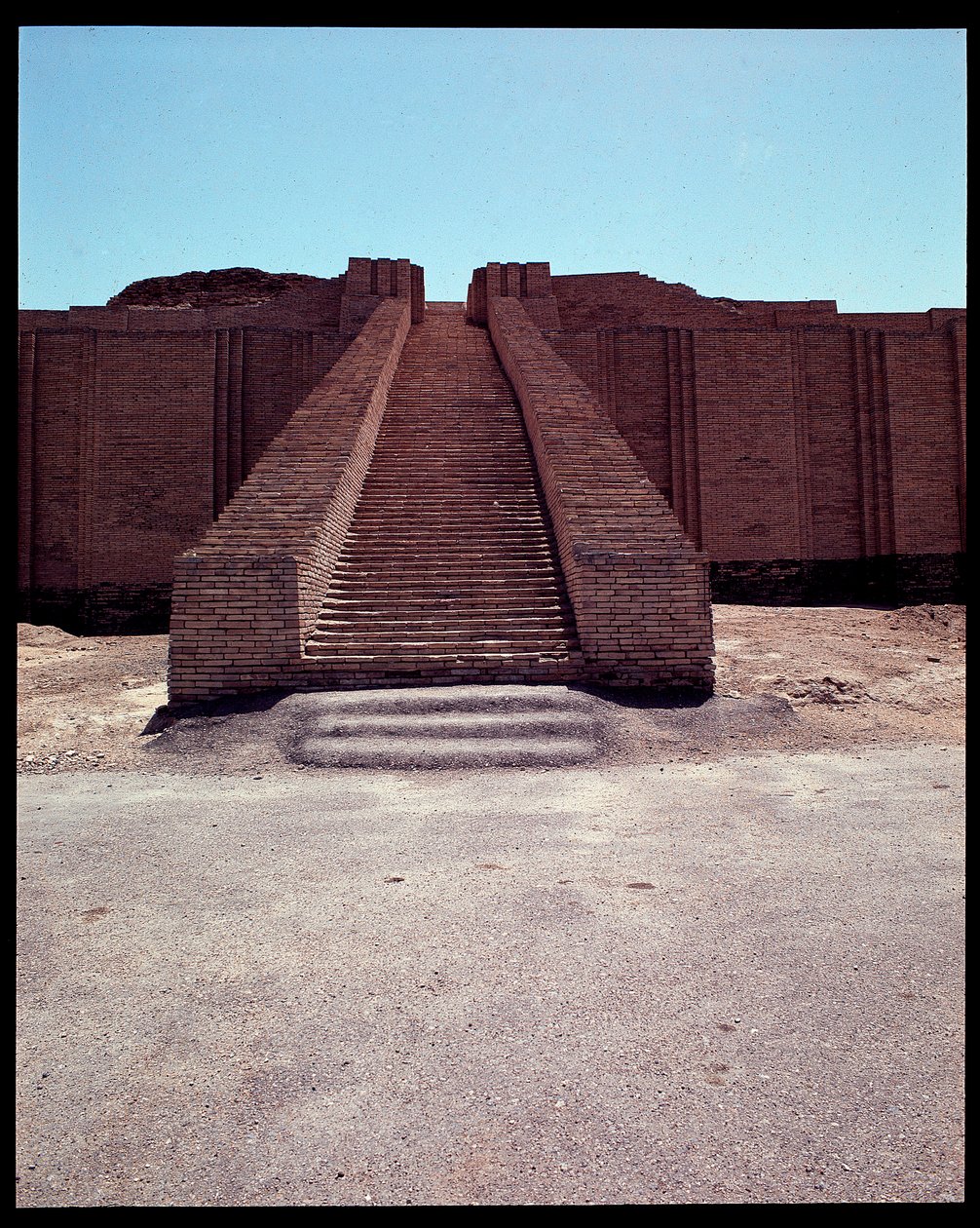 Vy över trappan till den rekonstruerade zigguraten, 2050 f.Kr av Neo Sumerian