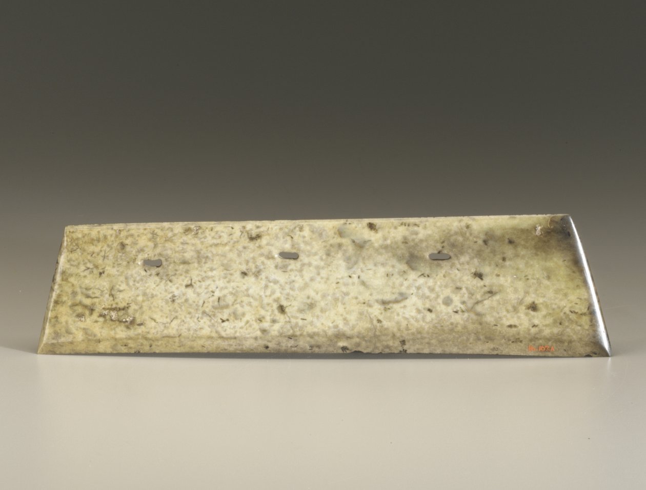 Gaffelmejsel (zhang), Qijia-kultur, ca 2500-2000 f.Kr. (jade) av Neolithic Period Chinese School