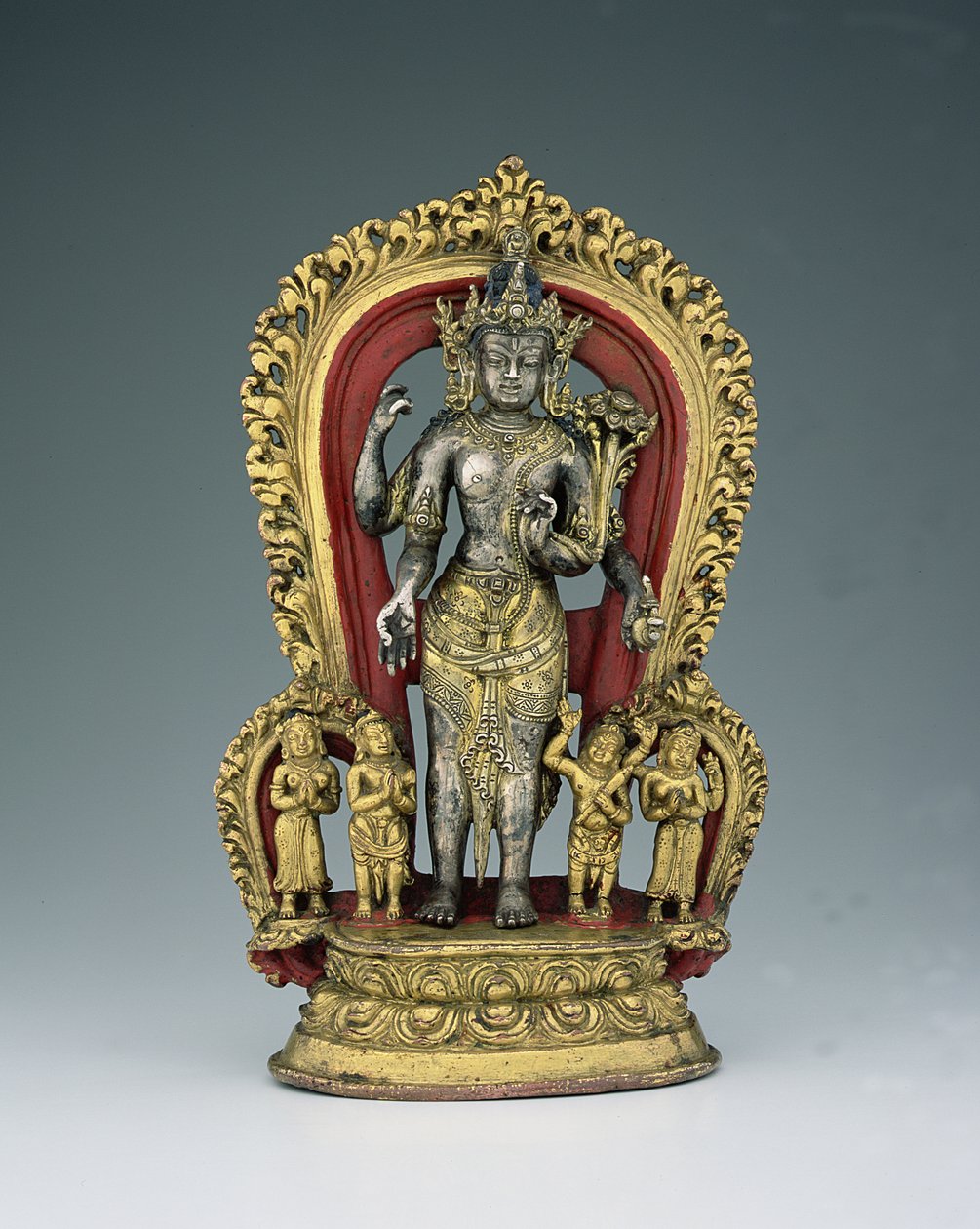Jatamukuta Lokesvara, Khasa Malla Kingdom (1100-1484) (paket förgyllt, kopparlegering och pigment) av Nepalese School