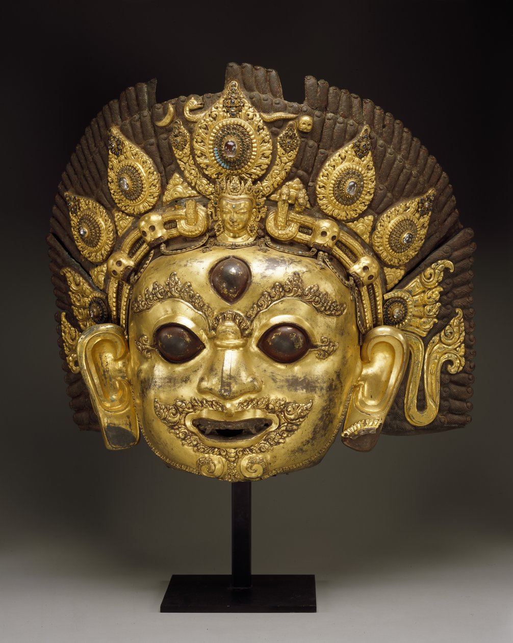 Mask of Bhairava (förgylld koppar repoussé & ädelstenar) av Nepalese School