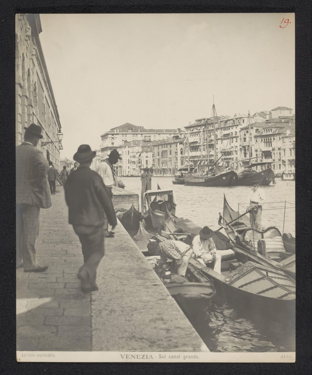 Gondoler längs Canal Grande i Venedig Venedig - Sul canal grande (titel på objekt) av Neue Photographische Gesellschaft