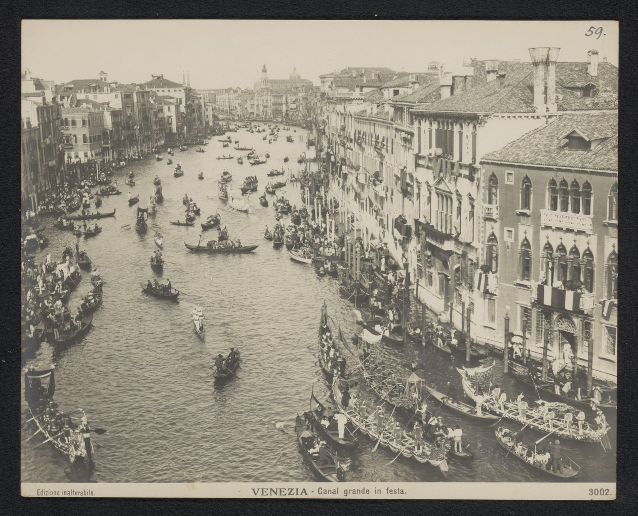 Gondoler på Canal Grande i Venedig Venedig. Canal Grande i Festa (titel på objekt) av Neue Photographische Gesellschaft