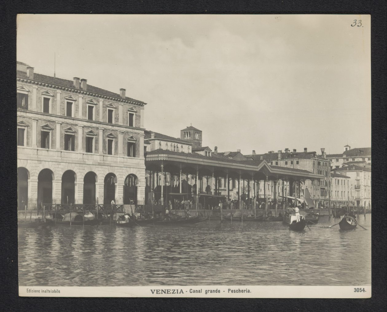 Täckt fiskmarknad i Venedig Venedig - Canal Grande - Pescheria (titel på objekt) av Neue Photographische Gesellschaft