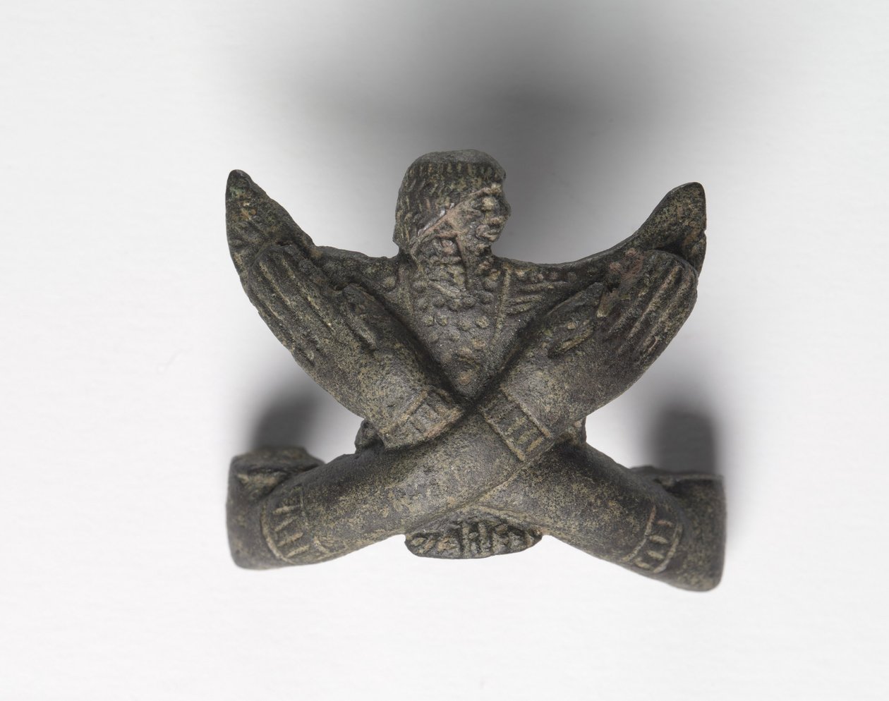 Bronsfäste från en "Shawabty Bundle": Korsade armar, sent 18:e till tidig 19:e dynastin, ca 1336-1256 f.Kr. av New Kingdom Egyptian