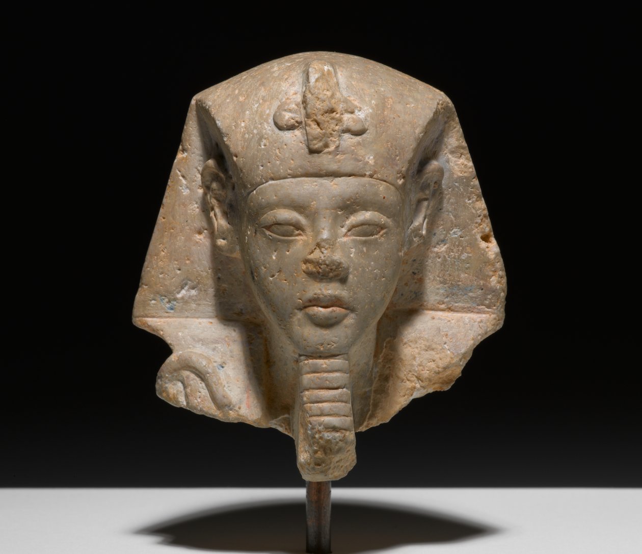 Huvud från en shabti från Akhensten, ca 1352-1336 f.Kr. (kalksten) av New Kingdom Egyptian