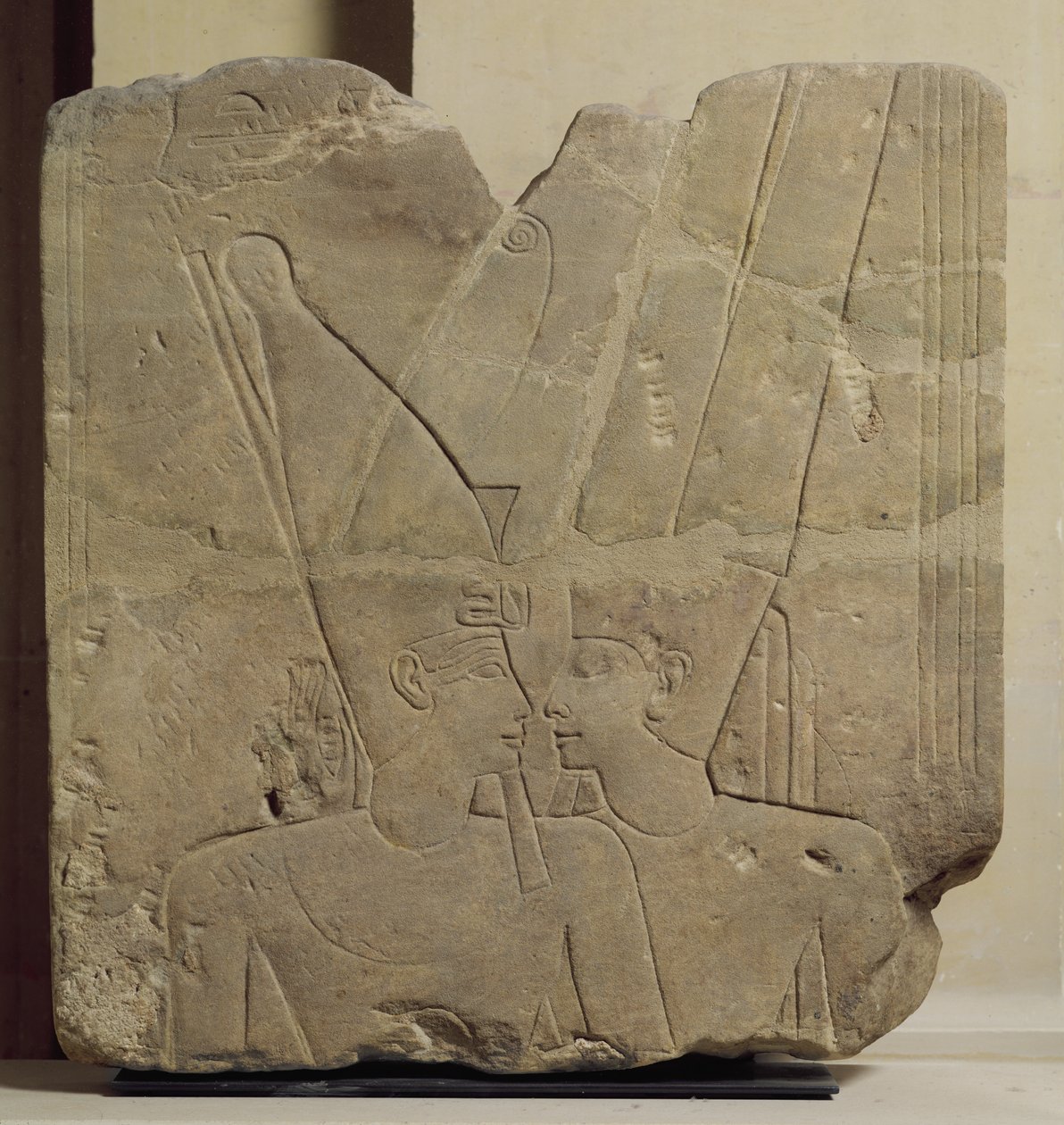 Guden Amon som omfamnar Ramses II, Karnak, ca 1401-1213 f.Kr. (sandsten) av New Kingdom Egyptian