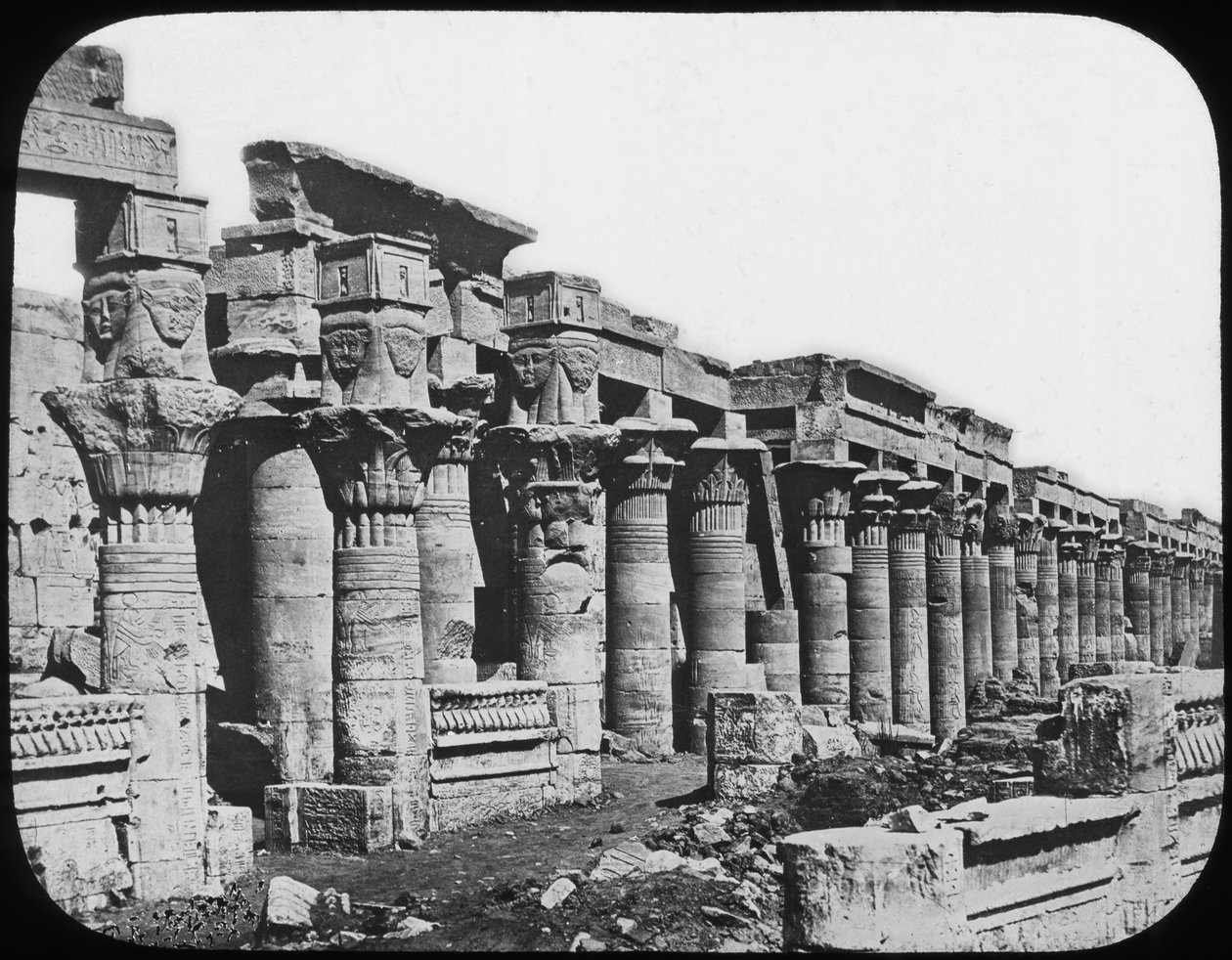 Colonnade, Philae Temple, Egypten, c1890 av Newton and Co