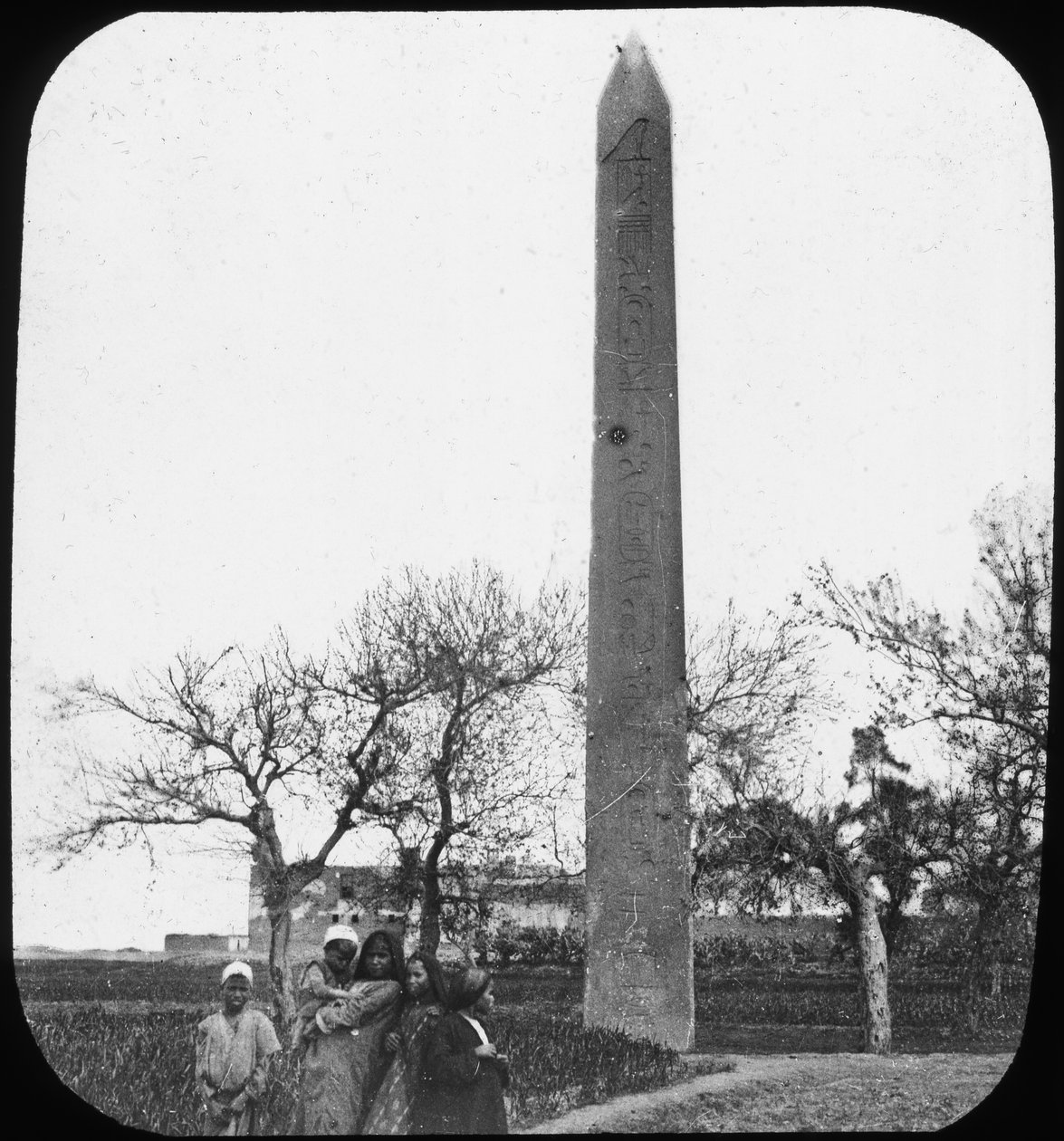 Obelisk, Heliopolis, Egypten, c1890 av Newton and Co