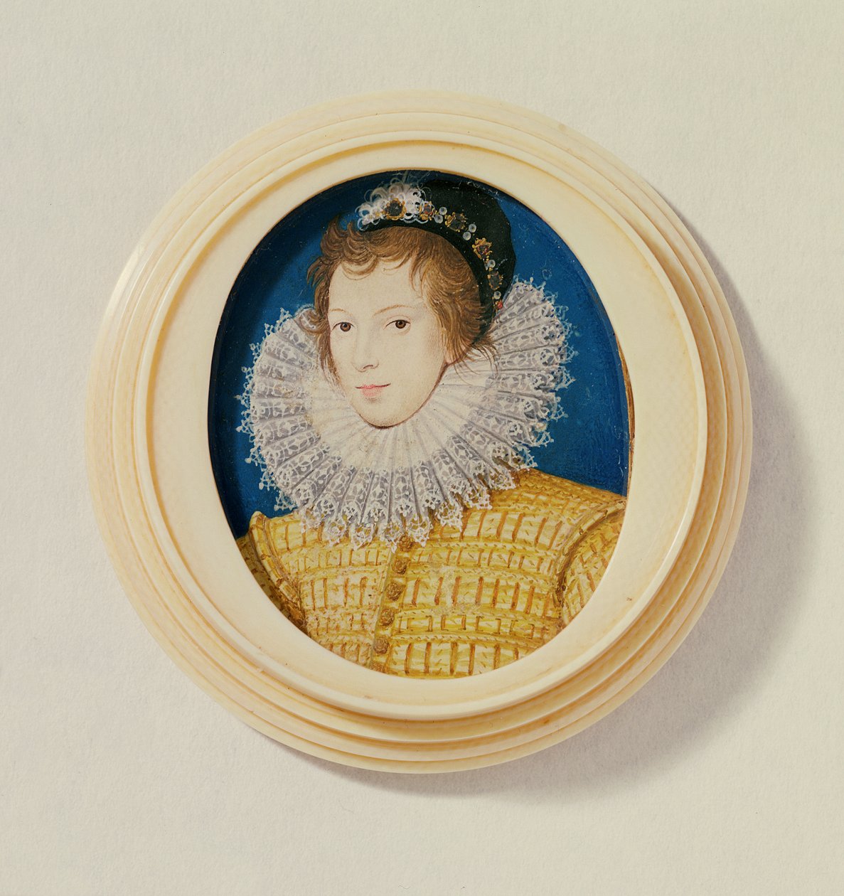 Ung man i gult med hatt och fjäder, ca 1585-90 (wc på pergament) av Nicholas Hilliard