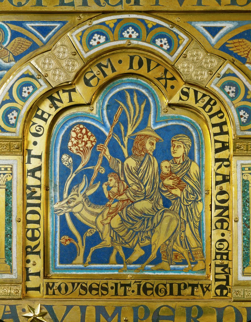 Moses återvänder till Egypten med sin fru Zipporah och två söner ... (emalj på förgylld koppar) av Nicholas of Verdun
