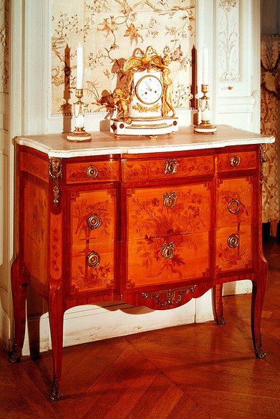 Marquetry Commode (intarsia) av Nicolas Petit