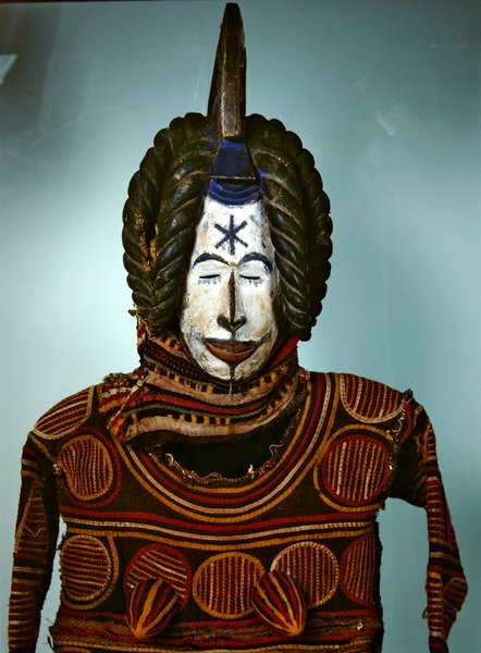 Mawo mask, Ibo (trä, färg och tyg) av Nigerian