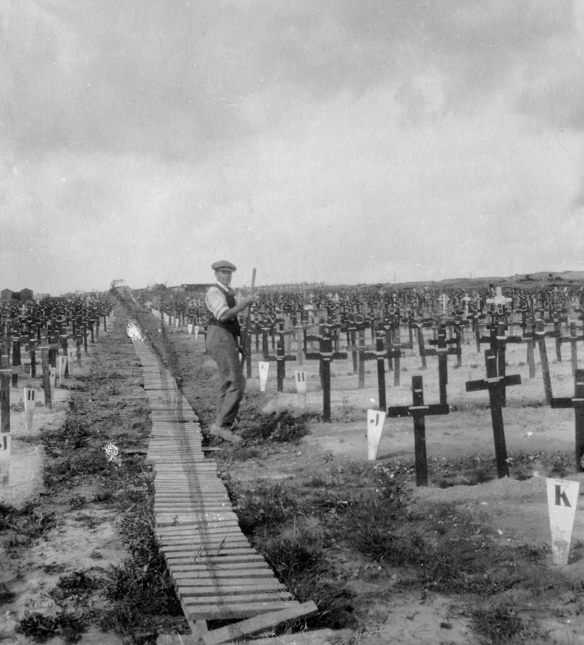 Hooge Crater Cemetery, nära Ypres, Belgien, första världskriget, c1917-c1918 av Nightingale and Co