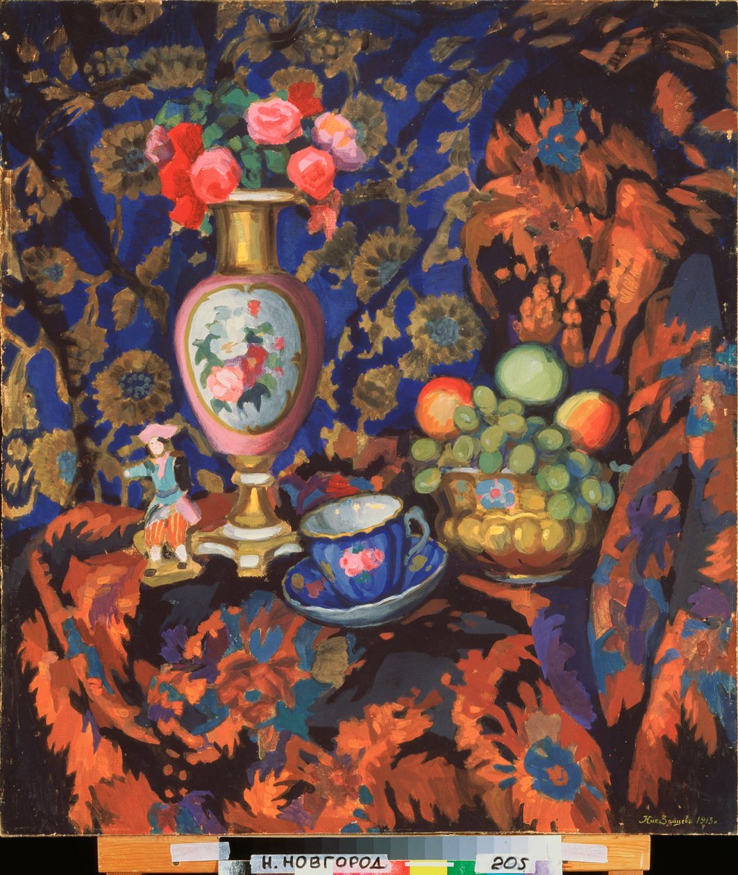 Stilleben med porslin och blommor - Verk av Nikolai Semyonovich Zaytsev (1885-1938), tempera på kartong av Nikolai Semyonovich Zaytsev