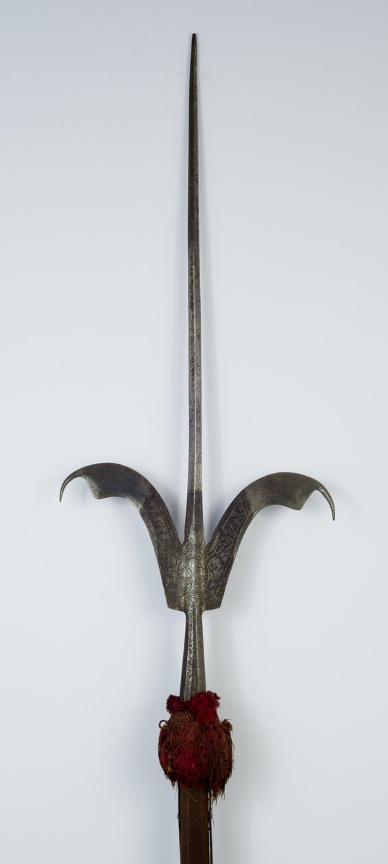 Friuli Spear (stål, trä & tyg med spår av förgyllning) av Northern Italian School