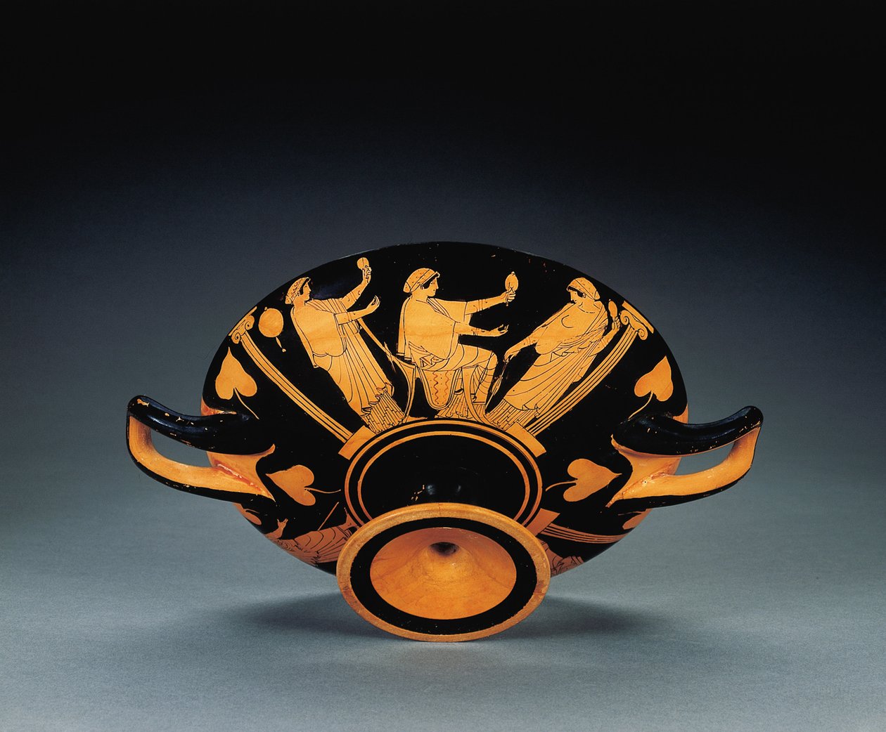Attic rödfigurerad kylix, c.470 f.Kr. (terrakotta) (se även 2636771-2) av Oedipus Painter (attr. to)