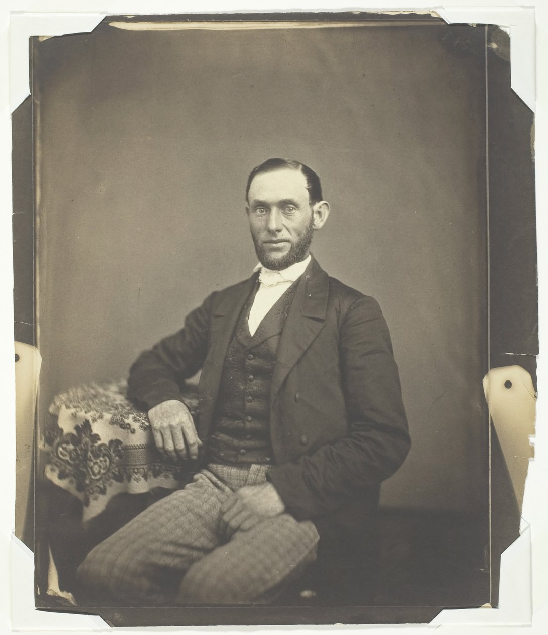 Utan titel [porträtt av en skäggig man], 185059. av Oliver H. Willard